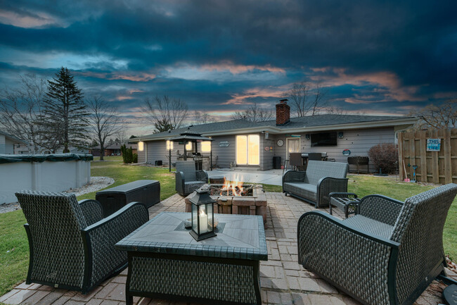 Building Photo - 15470 W Mayflower Dr