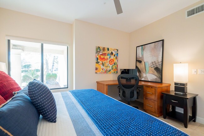 Building Photo - PRIVATE POOL - 2 BEDROOMS PLUS DEN