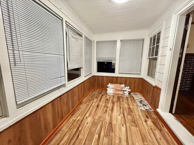 Building Photo - 5 City View Rd