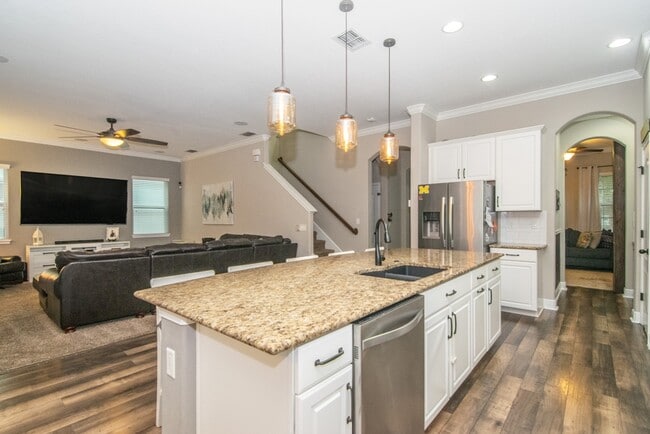 Building Photo - 8114 Champions Forest Way