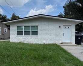 Building Photo - 2 Bed 1 Bath Duplex in Orlando for Rent