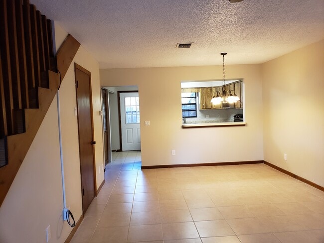 Building Photo - 1321 SE 3rd St