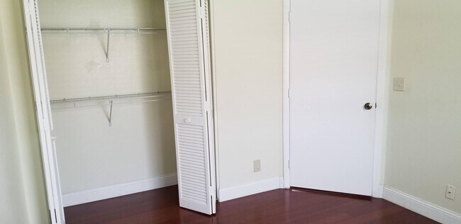 Building Photo - 10780 Cypress Lake Ter