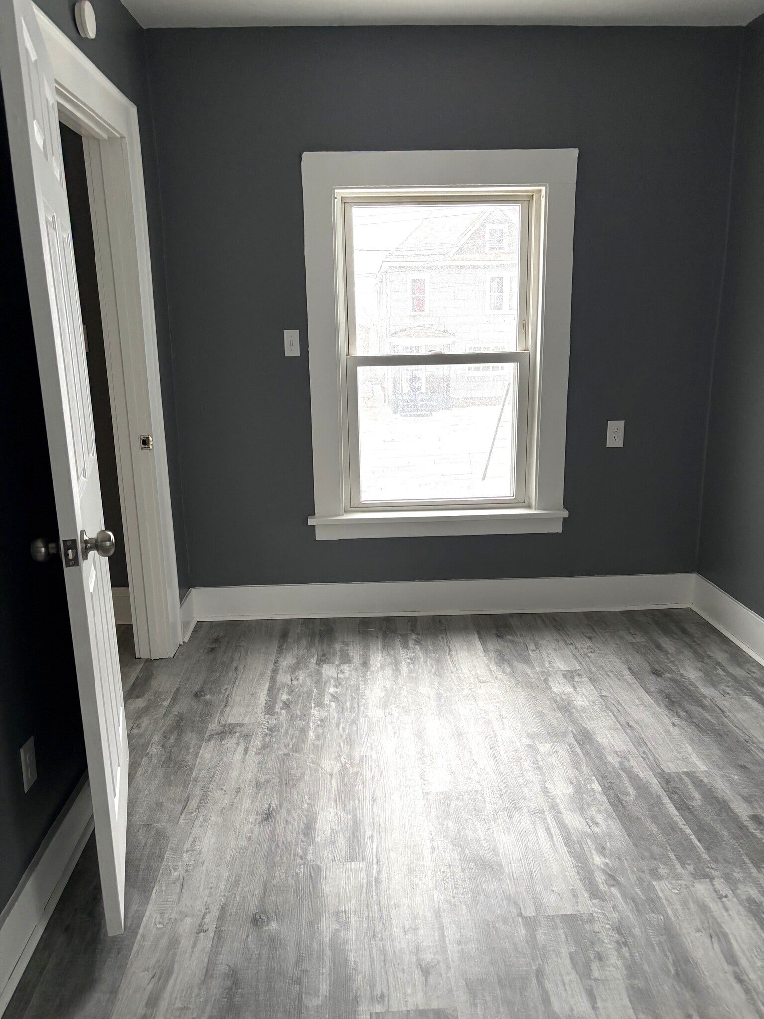 Building Photo - 313 E 7th St