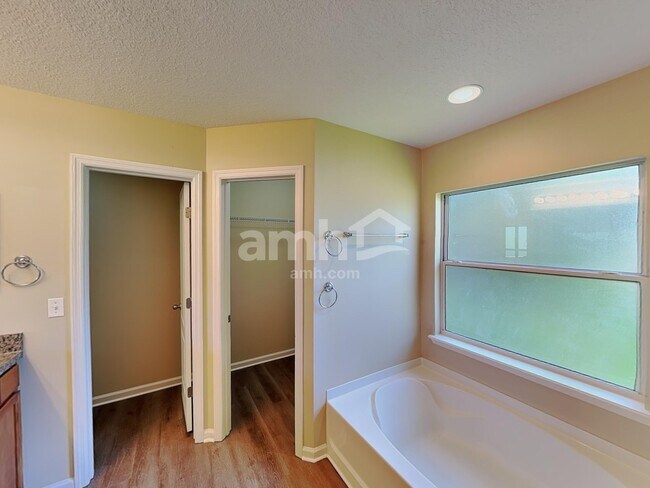 Building Photo - 12052 Hayden Lakes Cir