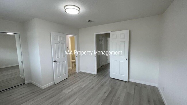 Building Photo - Martinez Beautiful fully remodeled 3 bedro...