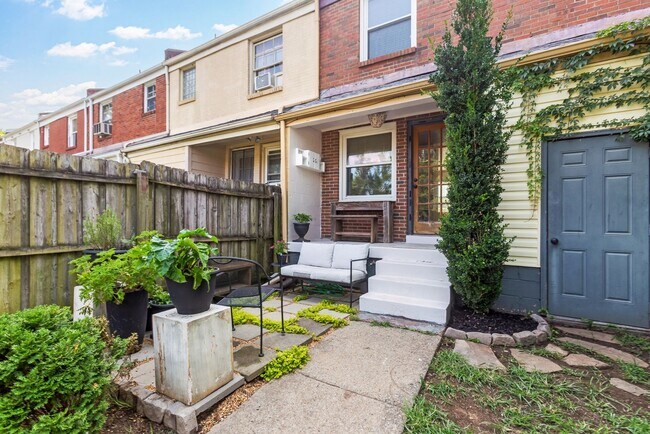 Building Photo - Bright East Nashville Townhome!