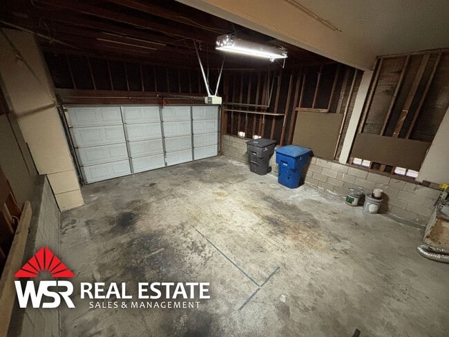 Building Photo - Clean 3 Bedroom Riverside Home Near Poly High and Victoria Ave with HOA Pool and 2-Car Garage