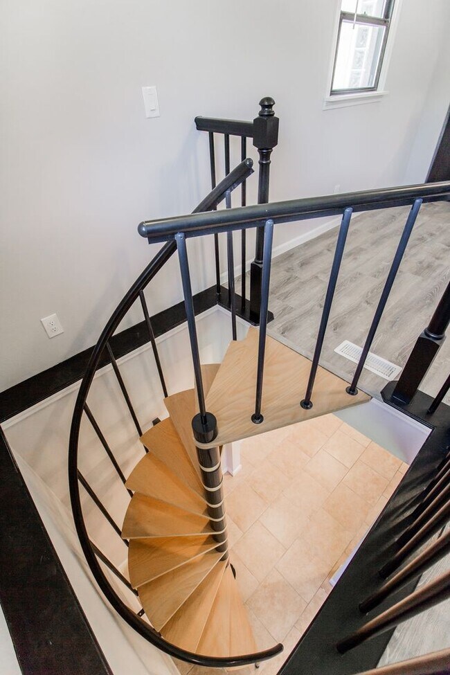 Building Photo - 2242 Zumbehl Rd