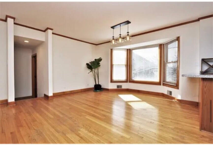 Building Photo - 6815 N Lowell Ave