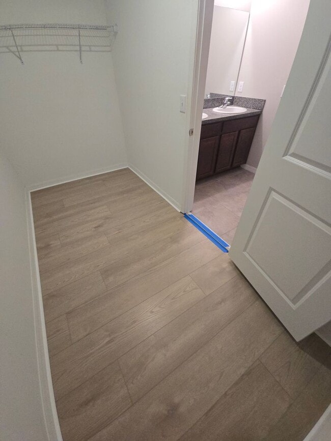 Building Photo - Gorgeous 4-Bedroom, 2.5-Bathroom Home in R...