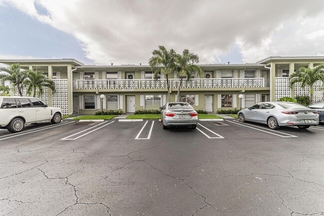 Building Photo - 2460 Juniper Dr