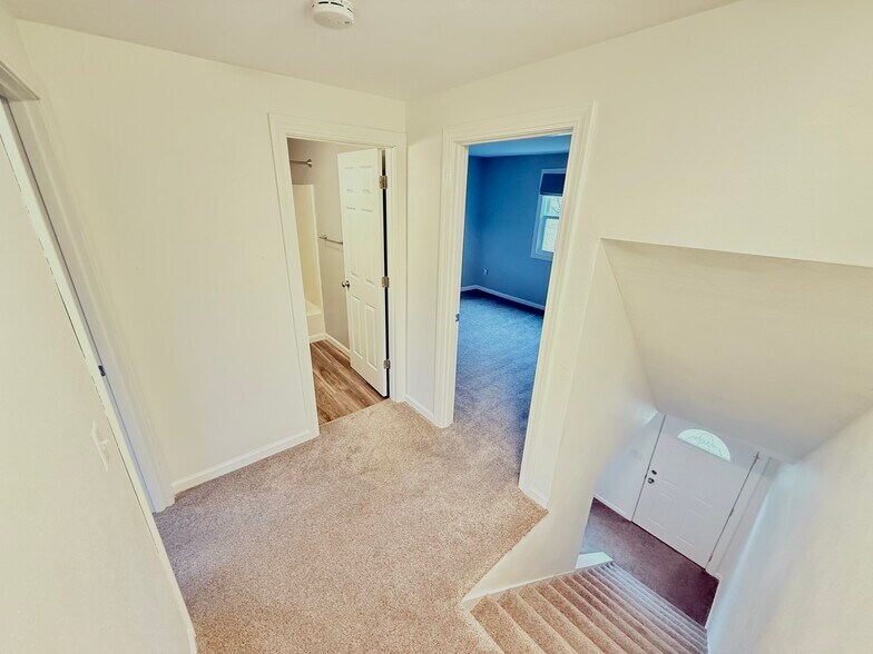 Building Photo - 1936 Canterbury Dr