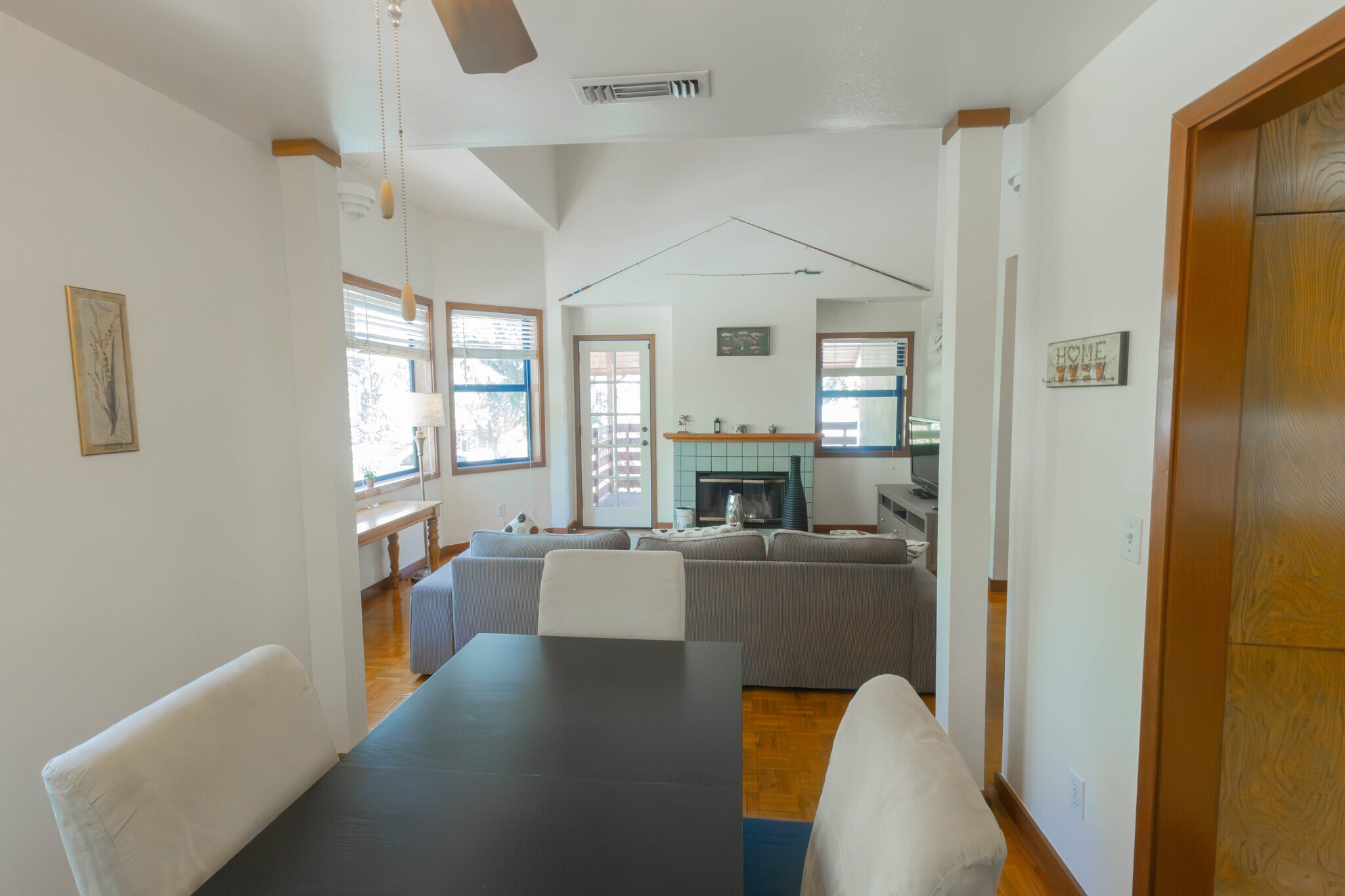 Building Photo - 207 3rd St