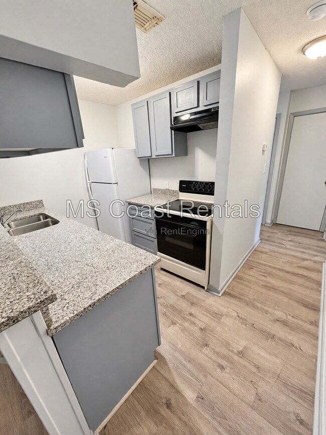 Building Photo - 15061 Polk St