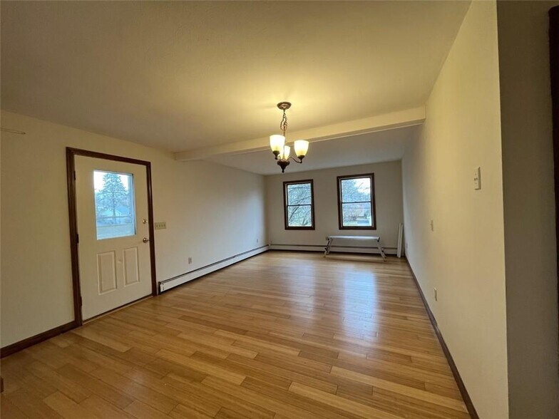 Building Photo - 3 Buttonwood St