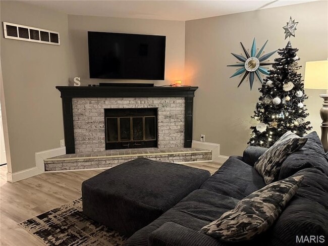 Building Photo - 341 Della Dr