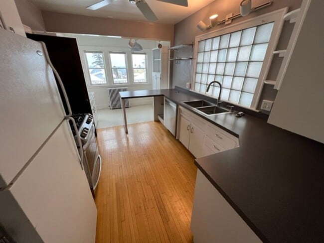 Building Photo - Duluth MN - 3 Bedroom - 2 Bath - 1 Car Gar...