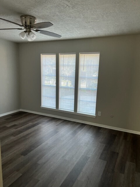 Building Photo - 16326 Locke Haven Dr
