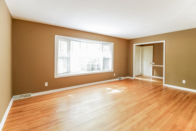 Building Photo - 1600 Sir Galahad Rd