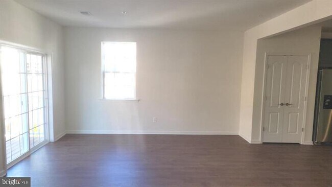 Building Photo - 9360 Seney Ln