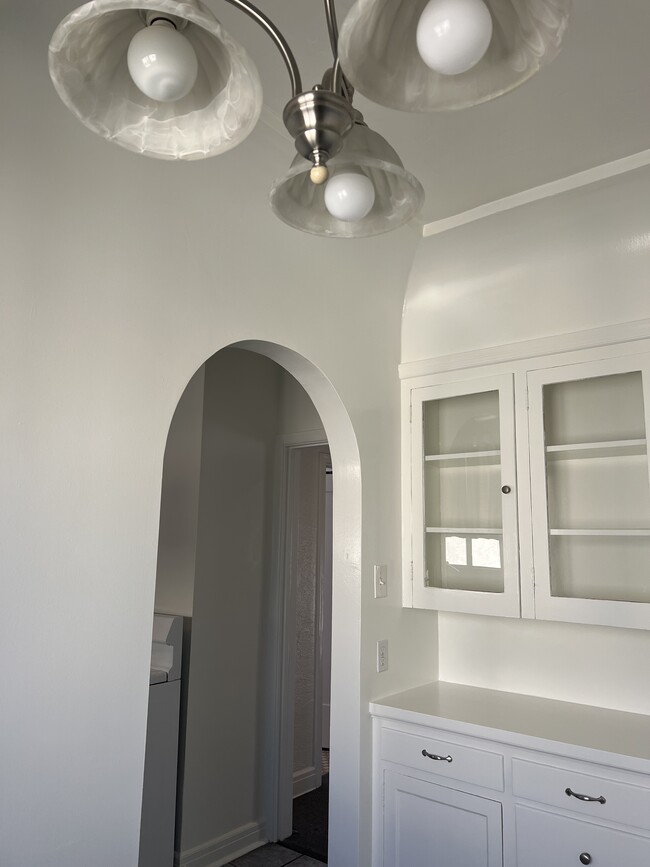 Coved ceiling breakfast nook - 1614 Cimarron St