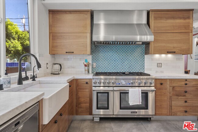 Building Photo - 4544 Tobias Ave