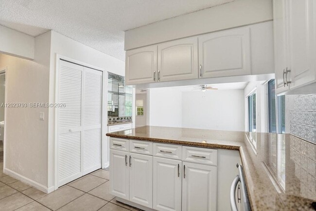Building Photo - 21461 Sawmill Ct
