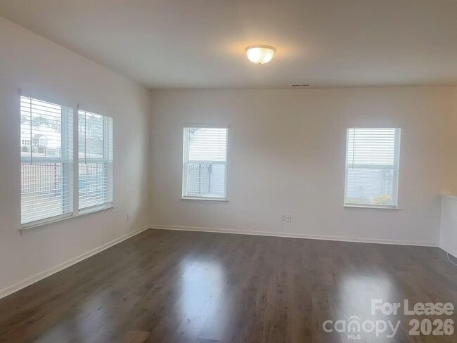 Building Photo - 5006 Beacon Ave