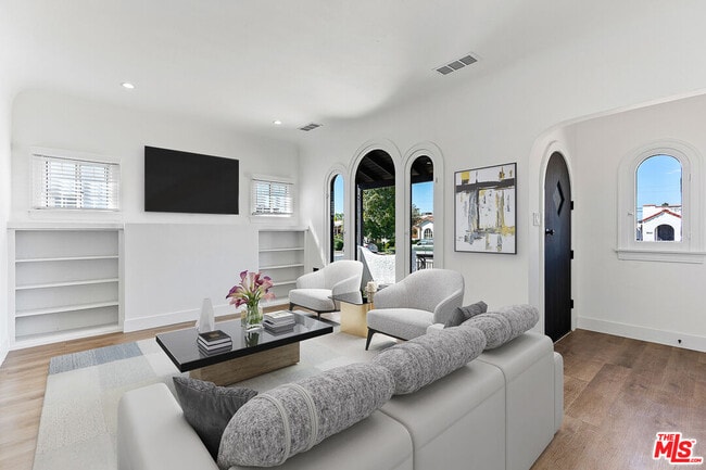 Building Photo - 2832 12th Ave