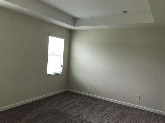 Building Photo - Just Listed! Newer 4/3 Home at The Oaks in...