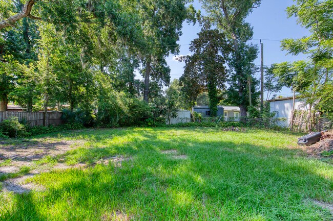 Building Photo - 1133 Bradenton Rd