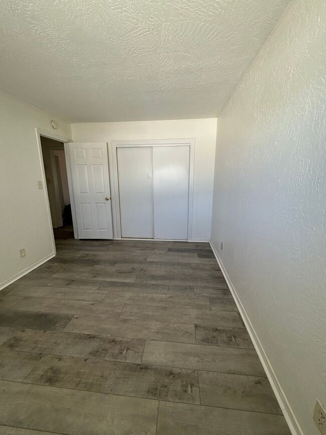 Building Photo - 759