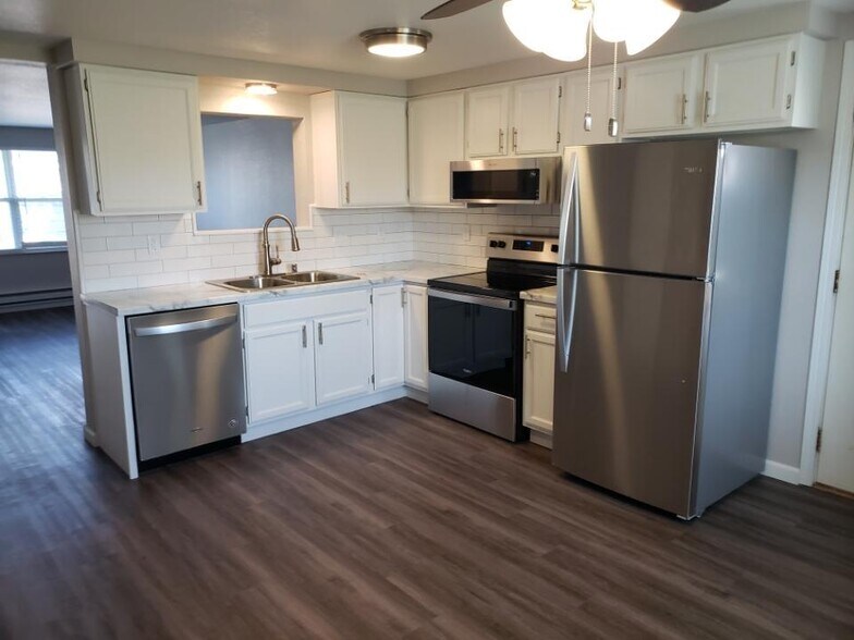 Building Photo - 1135 W South Park Ave