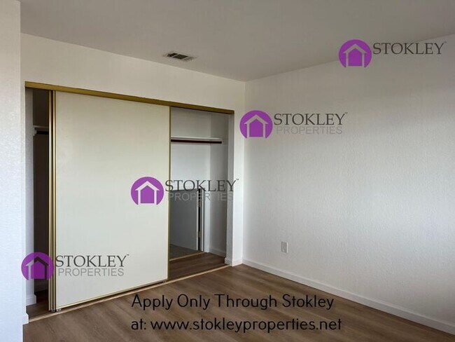 Building Photo - 523 Bustos Pl