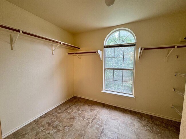 Building Photo - 1012 Black Locust Drive West