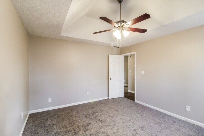 Building Photo - 1376 Trafalgar Way