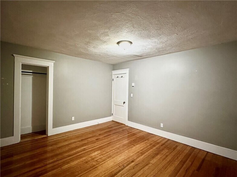 Building Photo - 10 Lachance St