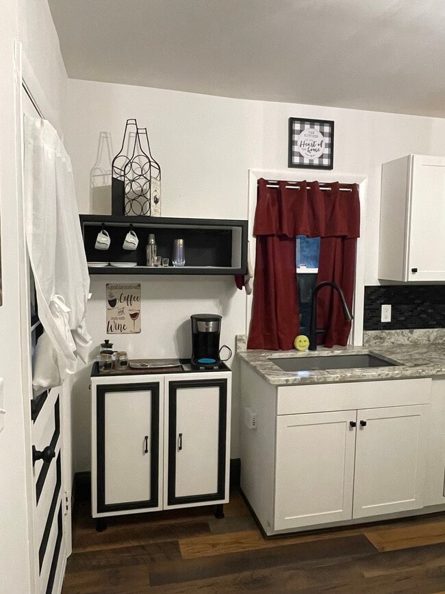 Building Photo - 53 Lincoln Ave W