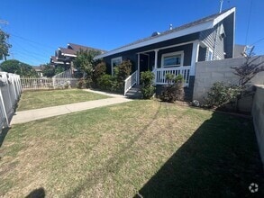 Building Photo - Craftsman Beauty with Upgrades | 2 Bed | 1...