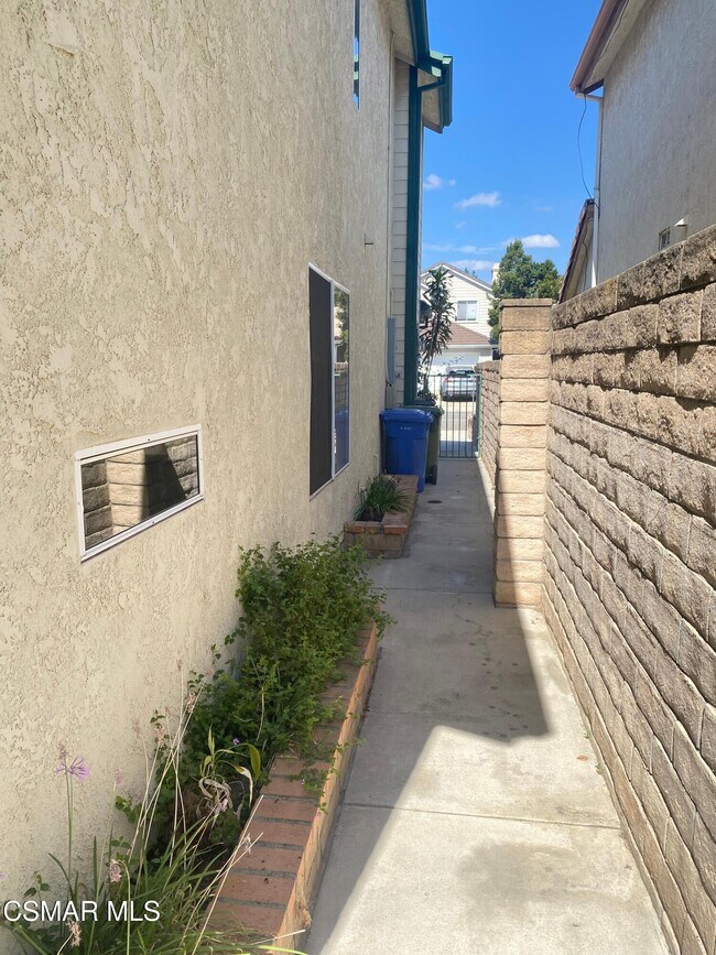 Building Photo - 3014 Sleepy Hollow St