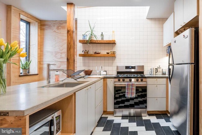 Building Photo - 1912 E Cumberland St