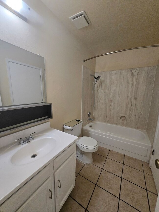 Building Photo - 2307 N Grand Ave