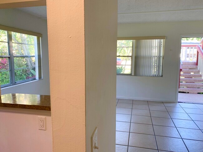 Building Photo - 39 Sussex B