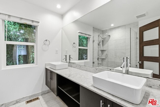 Building Photo - 3476 Troy Dr