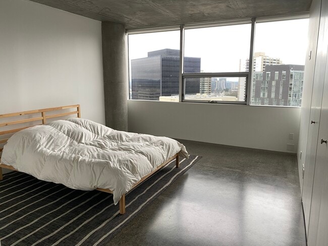 Building Photo - 1500 SW 5th Ave