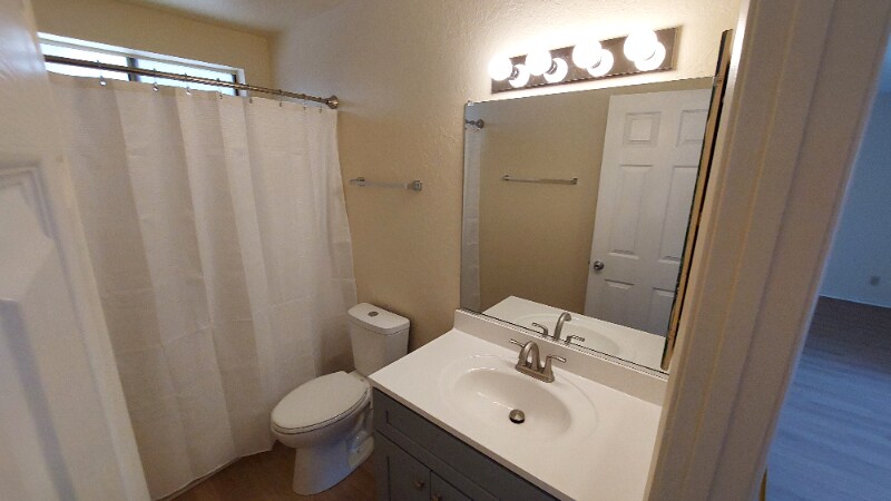 Building Photo - 4040 W 130th St