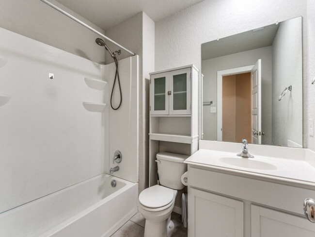 Building Photo - Charming 3BR w/Study House in Converse