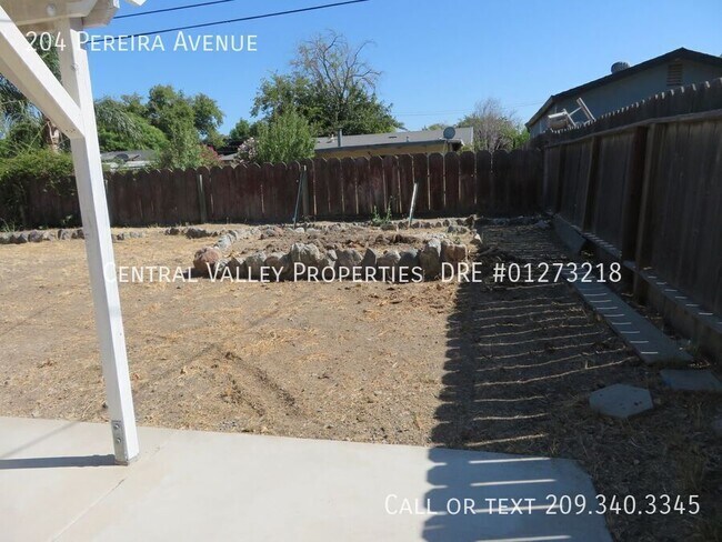Building Photo - 204 Pereira Ave