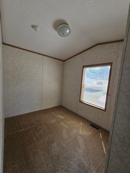 Building Photo - 6 Pine Cir